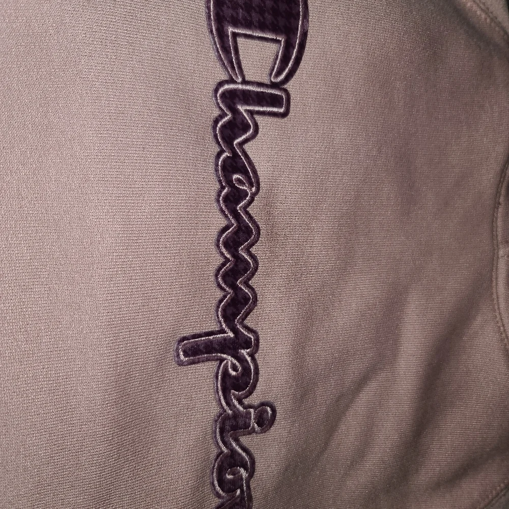 Champion Sweater - Picture 11 of 12